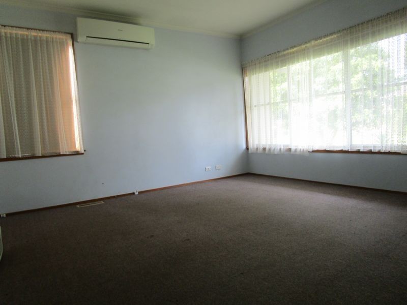 1 Alexandra Avenue, Sale VIC 3850