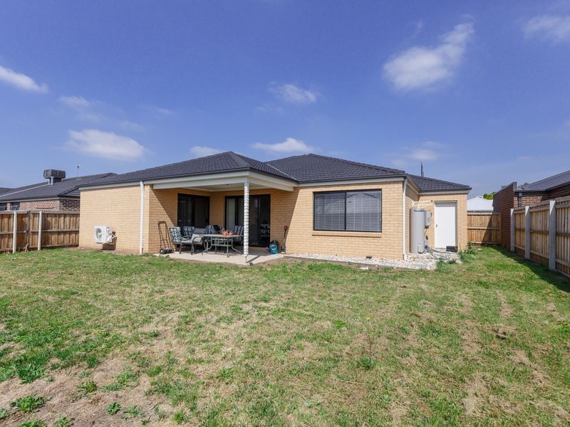 42 Woondella Boulevard, Sale VIC 3850