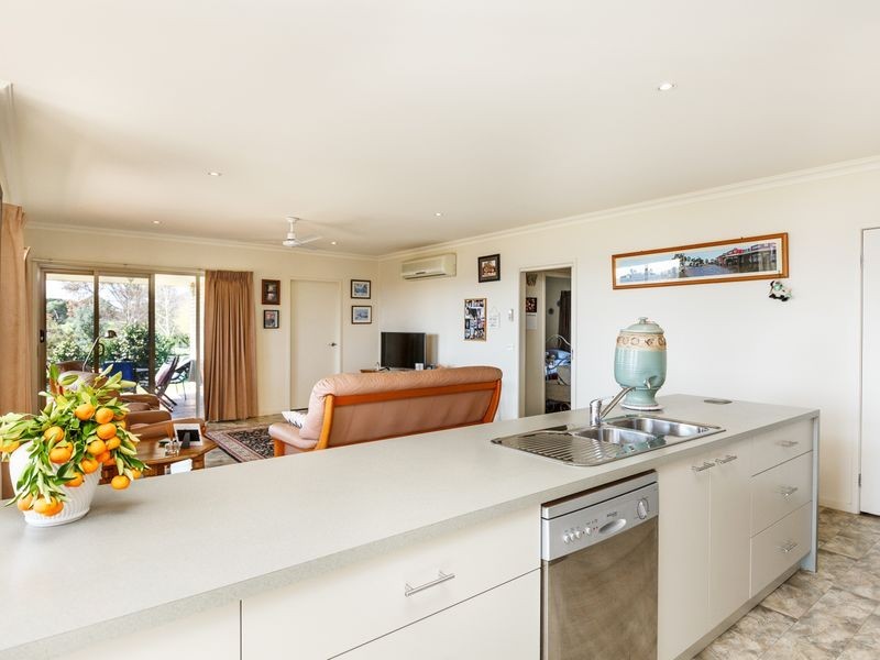 56 William Court, Longford VIC 3851