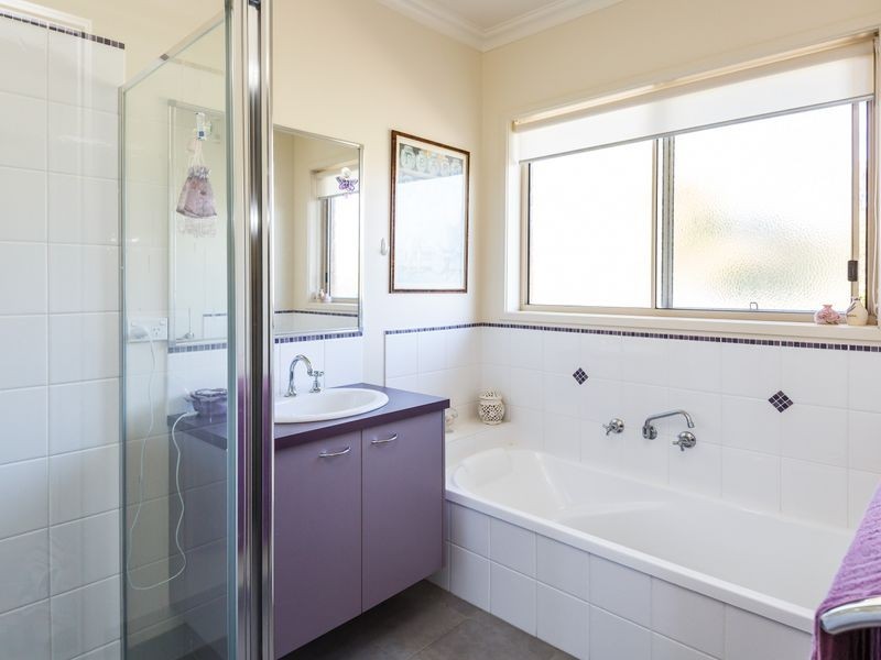 56 William Court, Longford VIC 3851