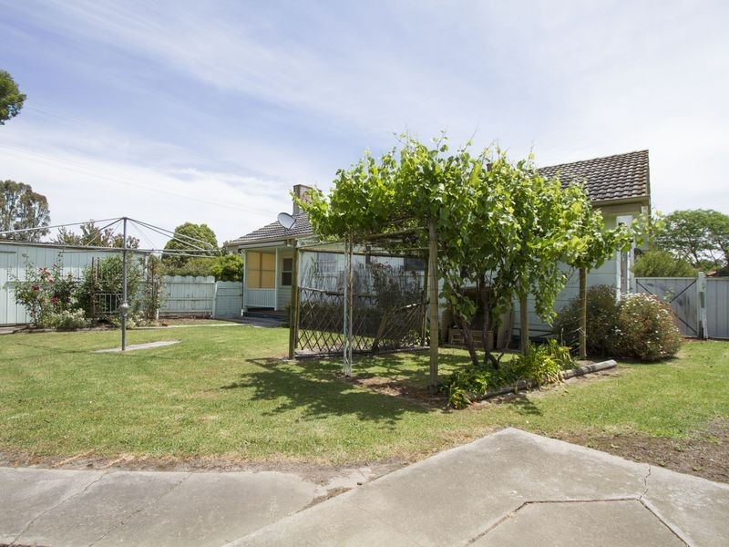 64 McFarlane Street, Stratford VIC 3862