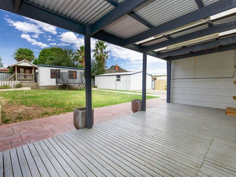 18 McFarlane Street, Stratford VIC 3862
