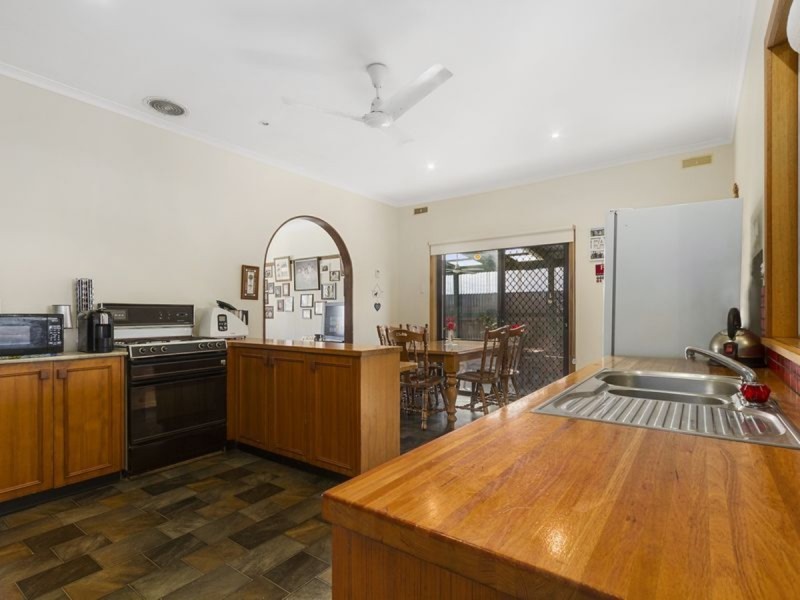 24 Fitzroy Street, Sale VIC 3850