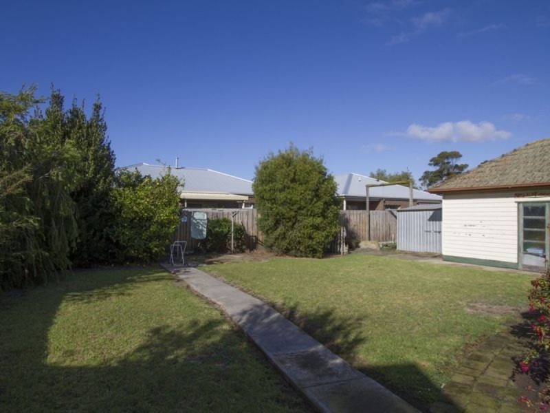 24 Fitzroy Street, Sale VIC 3850