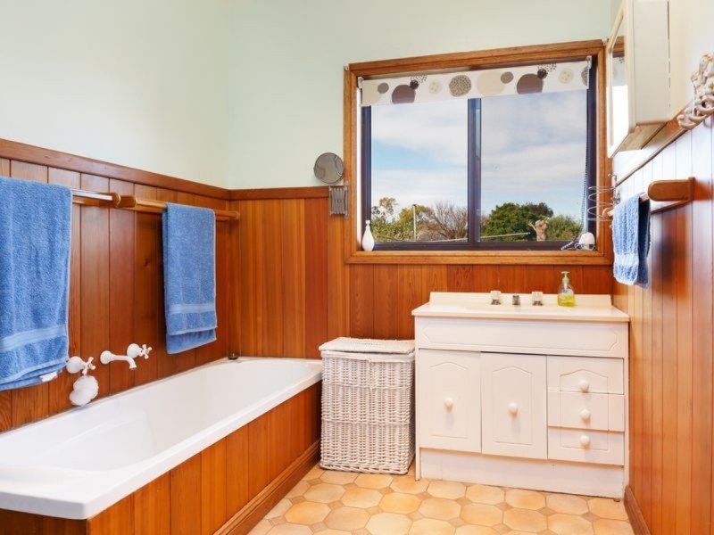 2 Jones Street, Stratford VIC 3862