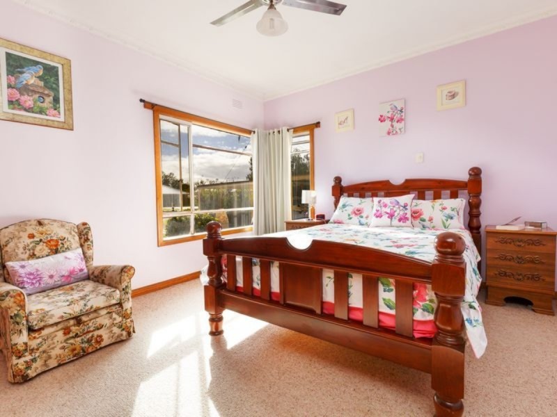 2 Jones Street, Stratford VIC 3862