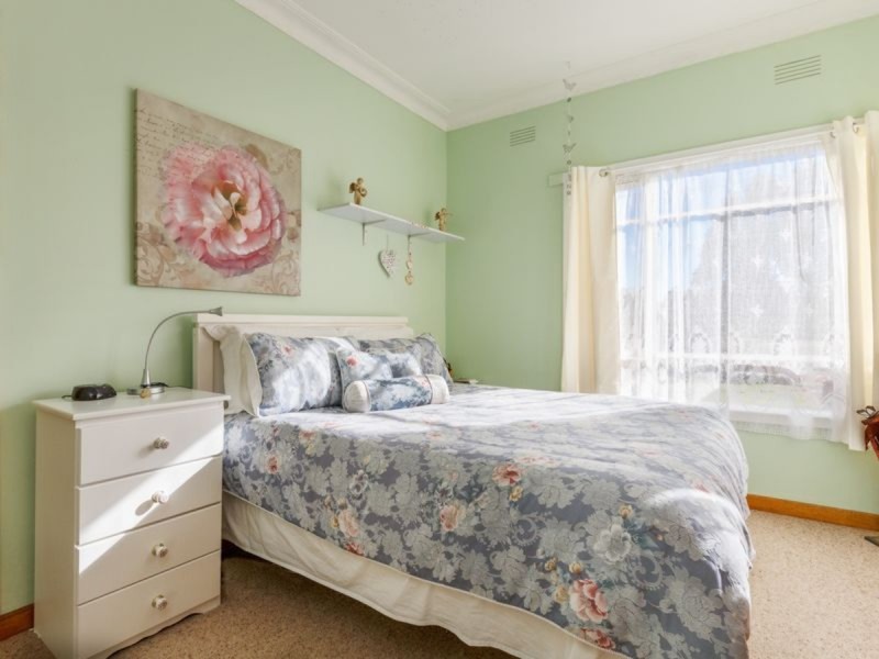 2 Jones Street, Stratford VIC 3862