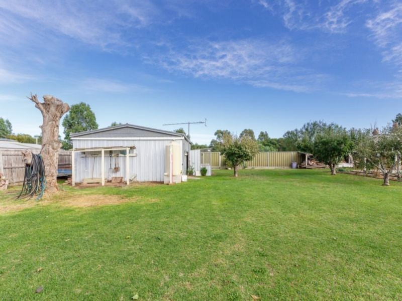 2 Jones Street, Stratford VIC 3862