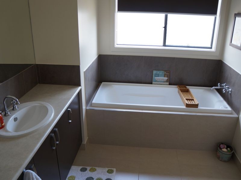 11 Stuart Place, Sale VIC 3850