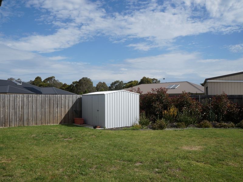 11 Stuart Place, Sale VIC 3850