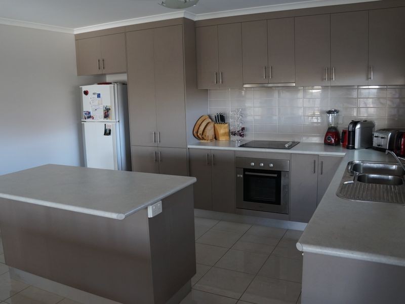 5 Gilchrist Court, Stratford VIC 3862