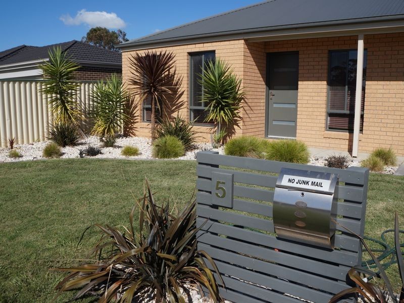 5 Gilchrist Court, Stratford VIC 3862