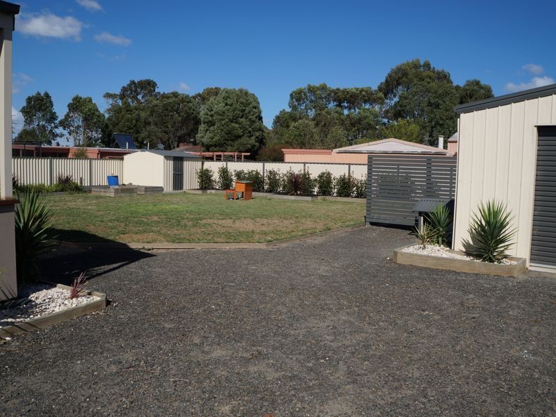 5 Gilchrist Court, Stratford VIC 3862