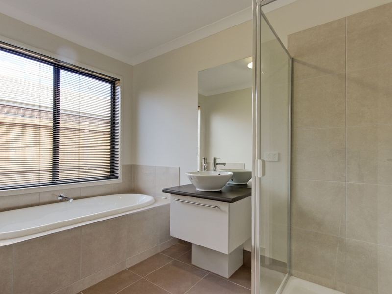 24 Ruthberg Drive, Sale VIC 3850