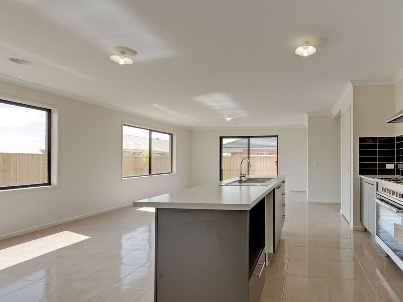 24 Ruthberg Drive, Sale VIC 3850