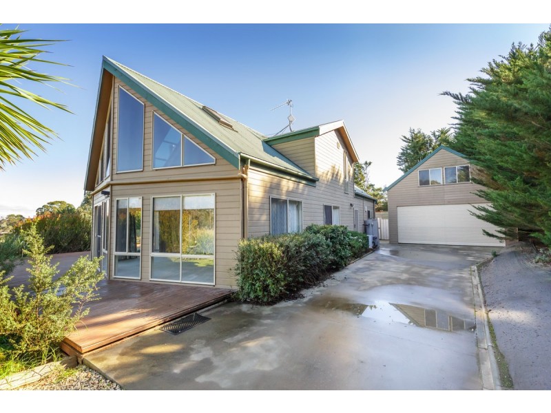 22 Eremin Court, Wurruk VIC 3850