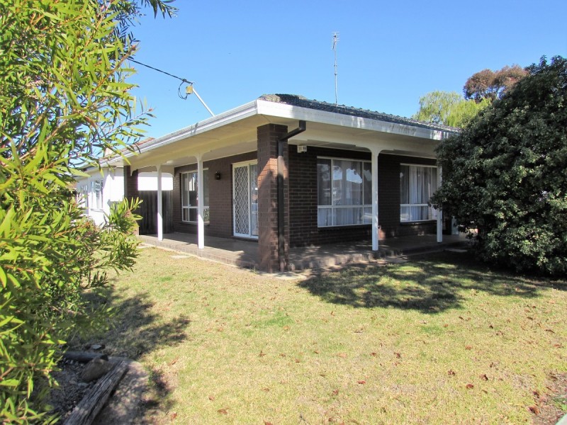 18 Valentine Crescent, Sale VIC 3850