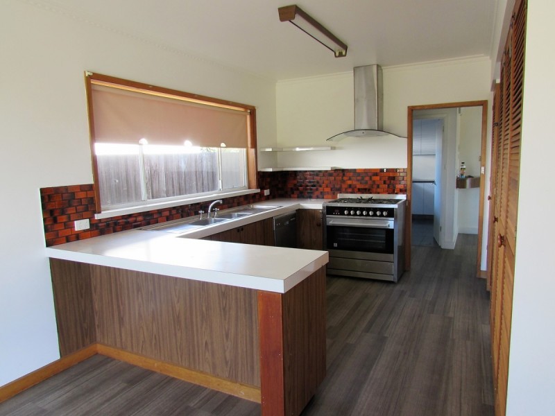 18 Valentine Crescent, Sale VIC 3850