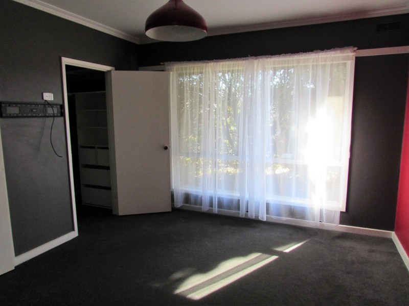 18 Valentine Crescent, Sale VIC 3850