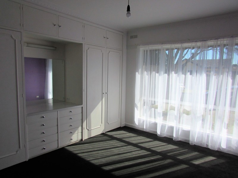 18 Valentine Crescent, Sale VIC 3850