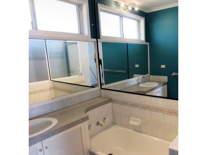 18 Valentine Crescent, Sale VIC 3850