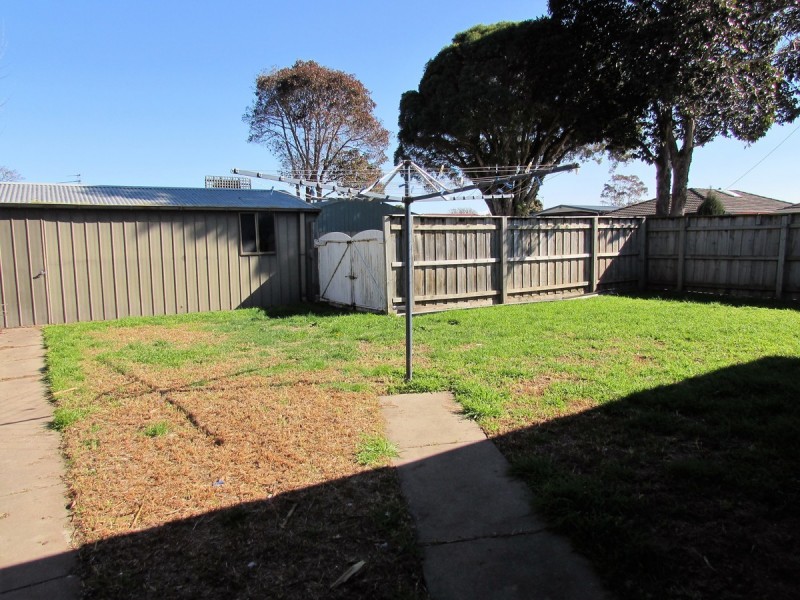 18 Valentine Crescent, Sale VIC 3850