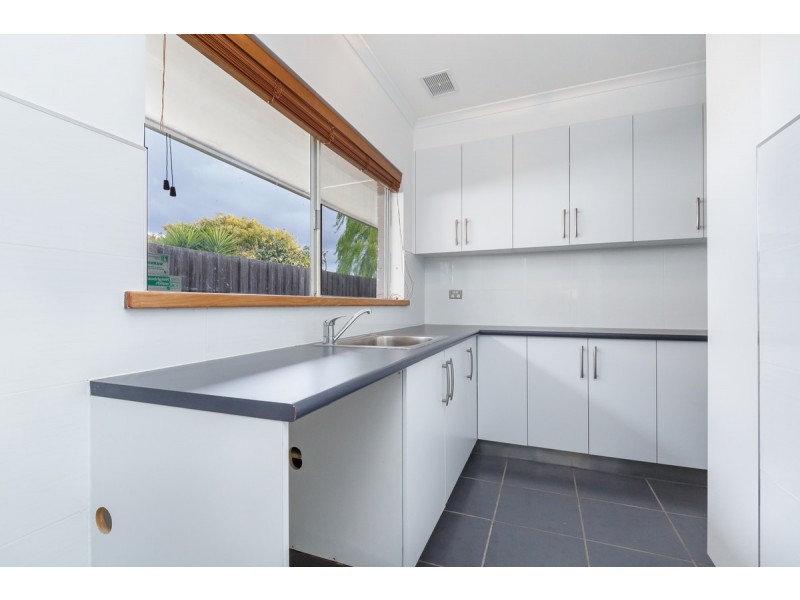 18 Valentine Crescent, Sale VIC 3850