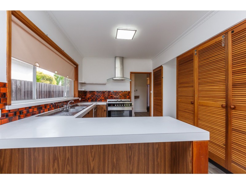 18 Valentine Crescent, Sale VIC 3850