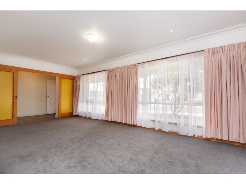 18 Valentine Crescent, Sale VIC 3850