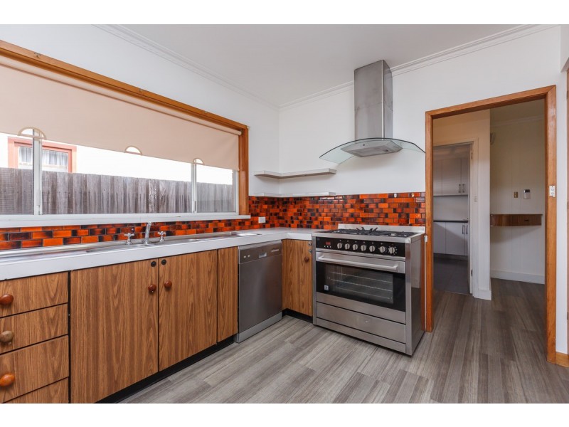 18 Valentine Crescent, Sale VIC 3850