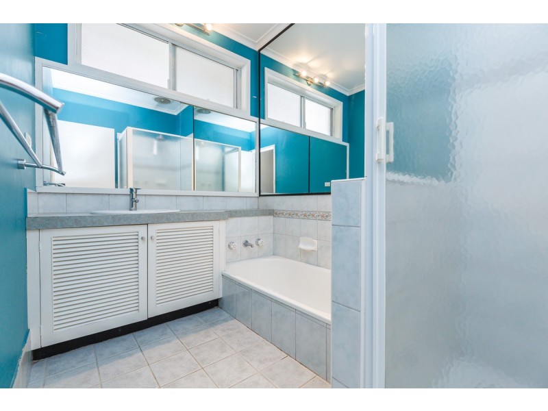 18 Valentine Crescent, Sale VIC 3850