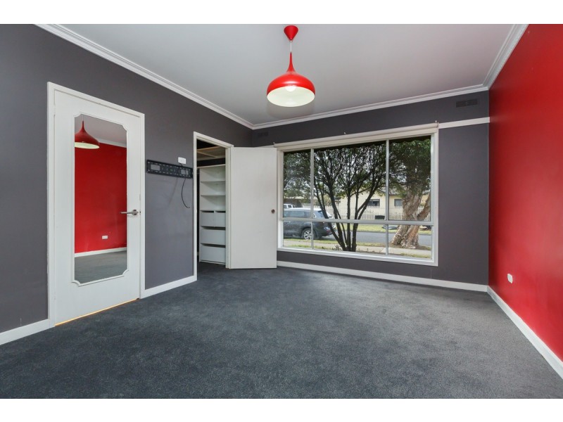 18 Valentine Crescent, Sale VIC 3850