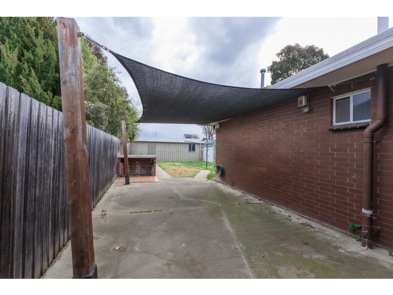 18 Valentine Crescent, Sale VIC 3850