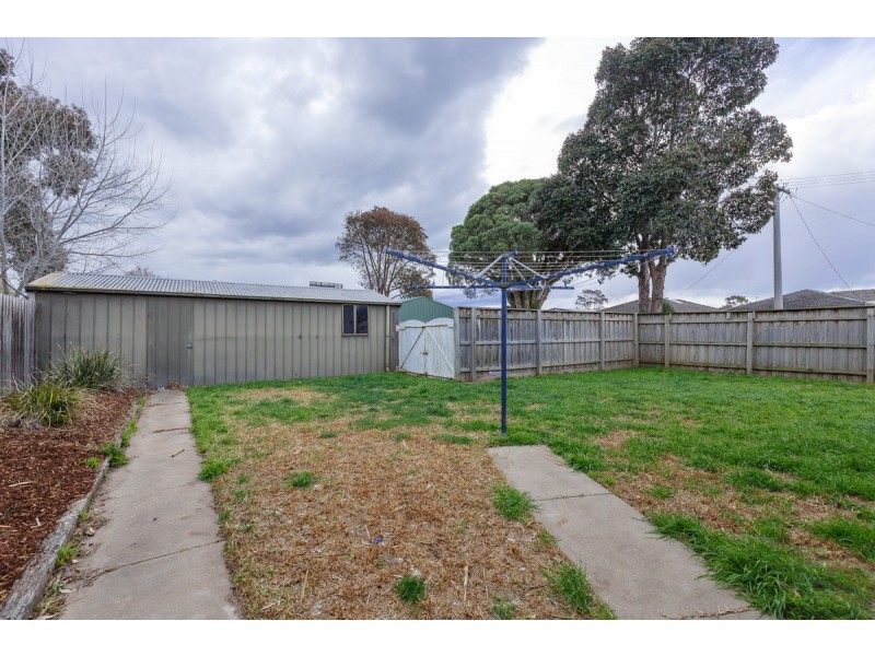 18 Valentine Crescent, Sale VIC 3850
