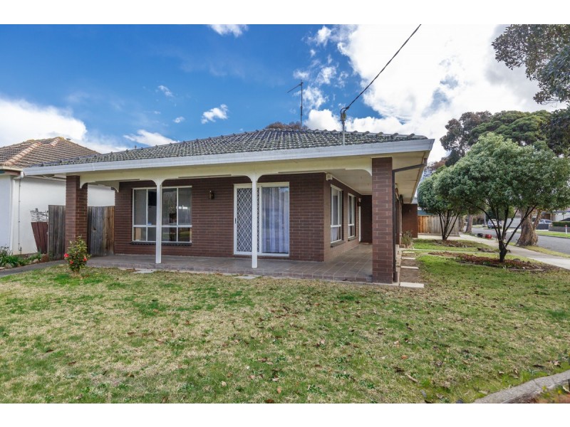 18 Valentine Crescent, Sale VIC 3850