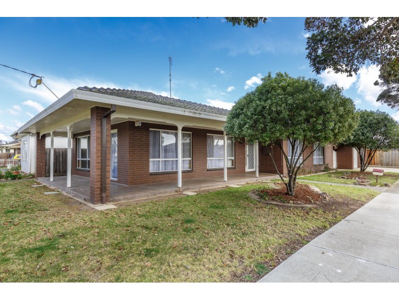 18 Valentine Crescent, Sale VIC 3850