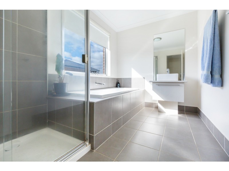 22 Ruthberg Drive, Sale VIC 3850