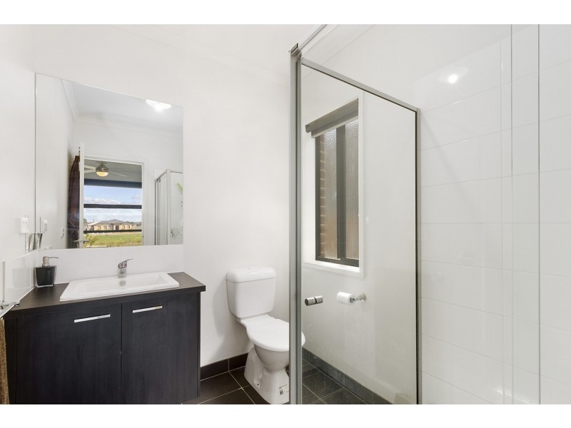 10 Surkitt Boulevard, Sale VIC 3850