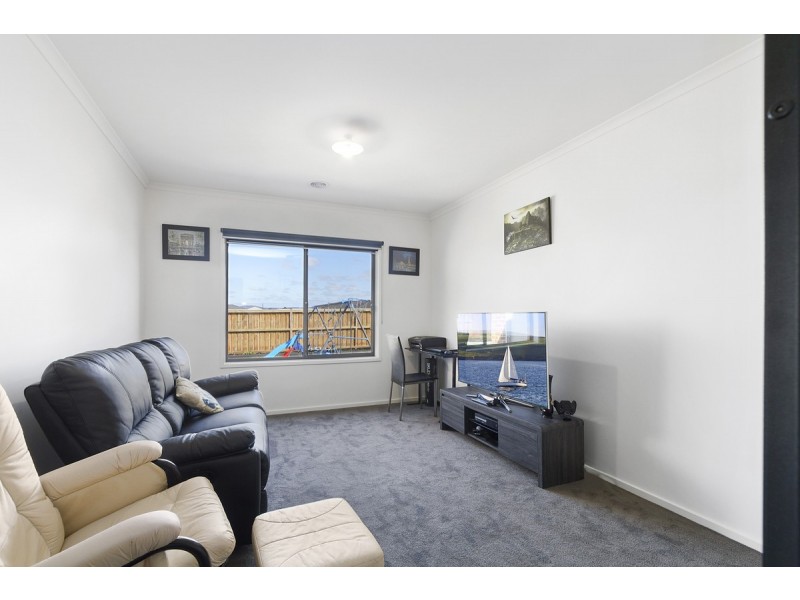 10 Surkitt Boulevard, Sale VIC 3850