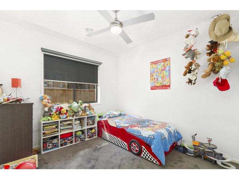 10 Surkitt Boulevard, Sale VIC 3850
