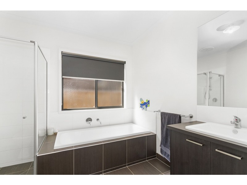 10 Surkitt Boulevard, Sale VIC 3850