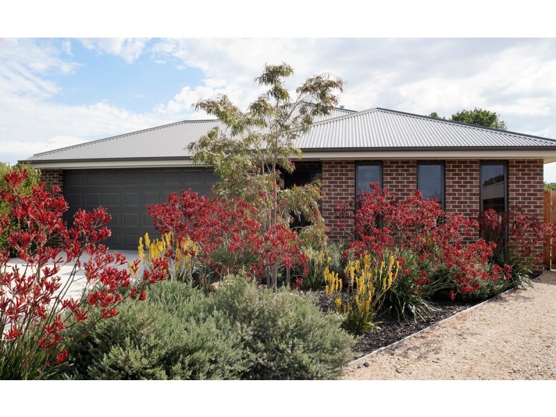 11 Stuart Place, Sale VIC 3850