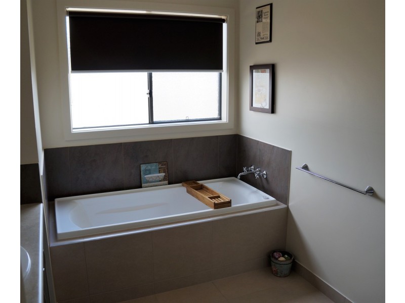 11 Stuart Place, Sale VIC 3850