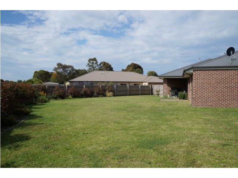 11 Stuart Place, Sale VIC 3850