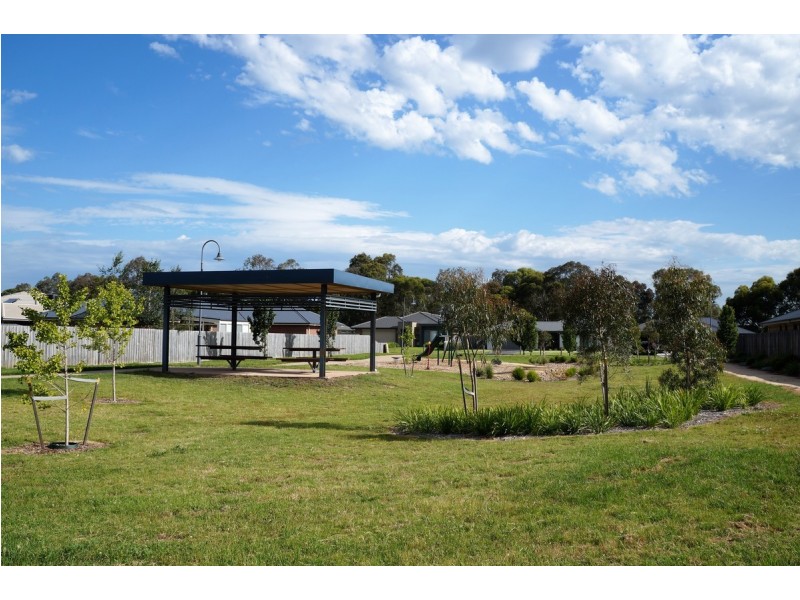 11 Stuart Place, Sale VIC 3850