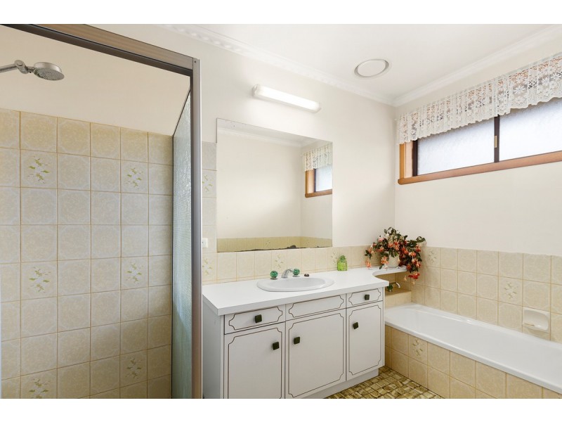 1 Julie Court, Sale VIC 3850