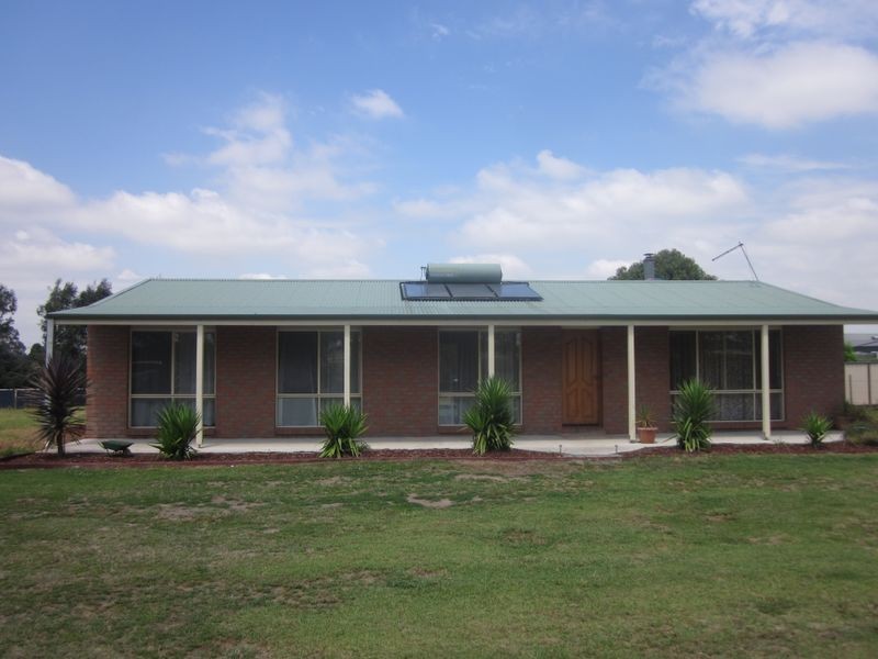 13 LLowalong Road, Stratford VIC 3862