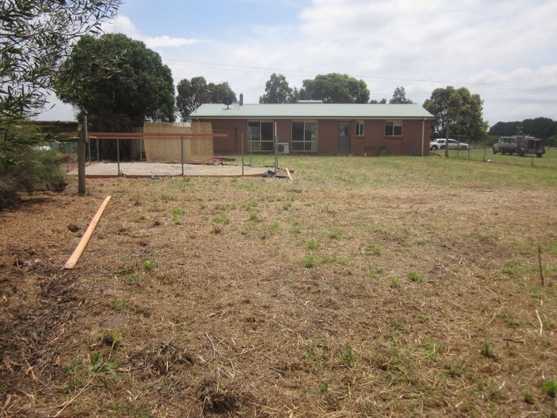 13 LLowalong Road, Stratford VIC 3862