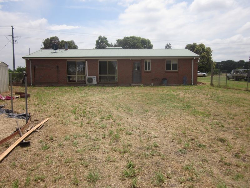 13 LLowalong Road, Stratford VIC 3862