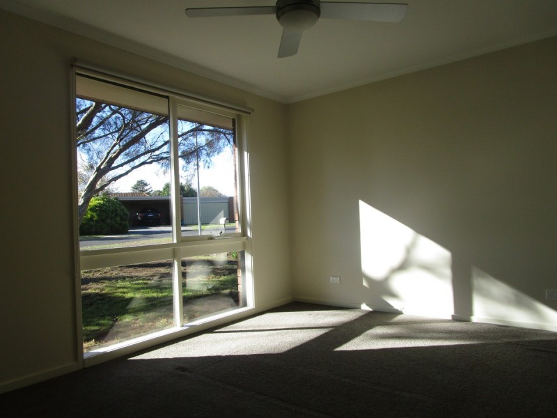 1/8 Ashley Court, Sale VIC 3850